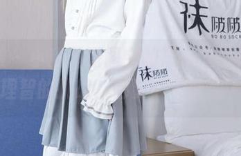 袜啵啵 - 小甜豆原图中的短白丝，似乎是对理智的挑战，都要“干架”了？
