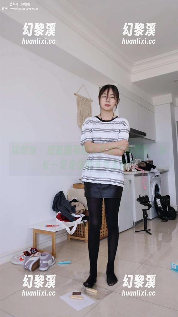 袜啵啵 - 甜甜圈美腿写真集下载攻略，腿长一定是你的头号武器！