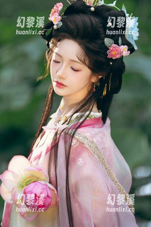 听说“女孩”也能如此撩人，看雯妹不讲道理的美图就明白了。