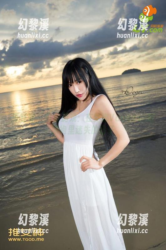 青豆客 - 写真游戏：在梦娜Vanessa的旗袍里迷失的日子
