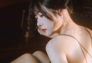 香草喵露露的浴缸cos，更新太积极了，居然让我考虑是否需要一个自己家也装个浴缸！