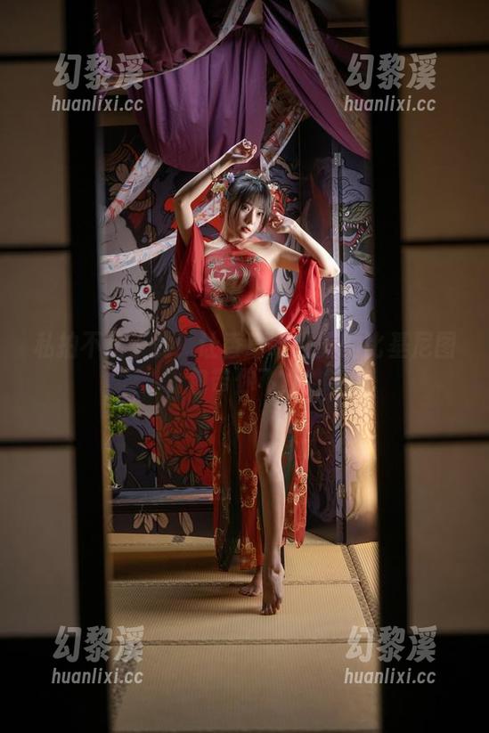私拍不止于此！让香草喵露露的比基尼图包带你飞翔