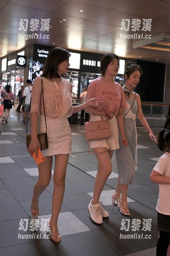 魔镜街拍 别眨眼!魔镜街拍的图包,牛男在夜色里燥起来了!
